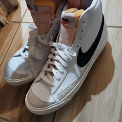 Nike BLAZER mids