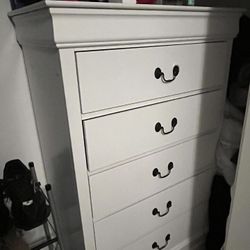 Dresser 