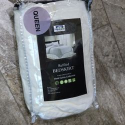 QUEEN BEDSKIRT IVORY EXCELLENT CONDITION 
