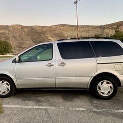 2003 Toyota Sienna Symphony 