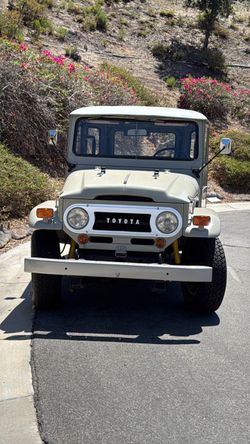 TOYOTA FJ40  LAND CRUISER