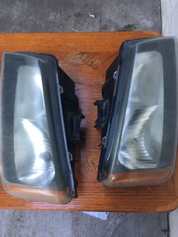 Chevy Silverado 2500HD 2003-2006 Headlights Original