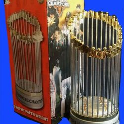 SAN FRANCISCO GIANTS 2012 WORLD SERIES CHAMPIONS  TROPHY OFFICIALLY LICENSED PAPER WEIGHT