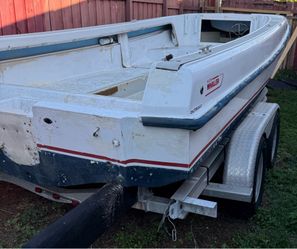 Whaler hull with trdiler