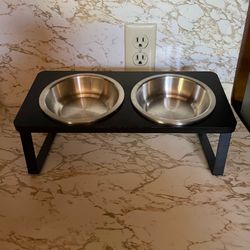 Elevated Pet Feeder