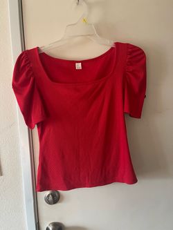 New women’s top size medium