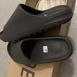 Adidas Yeezy Slide Onyx Size 5 / 6 / 7 / 8 / 9 / 10 / 11