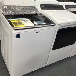 New Scratch And Dent Whirlpool Washer And Dryer Set. 1 Year Warranty 