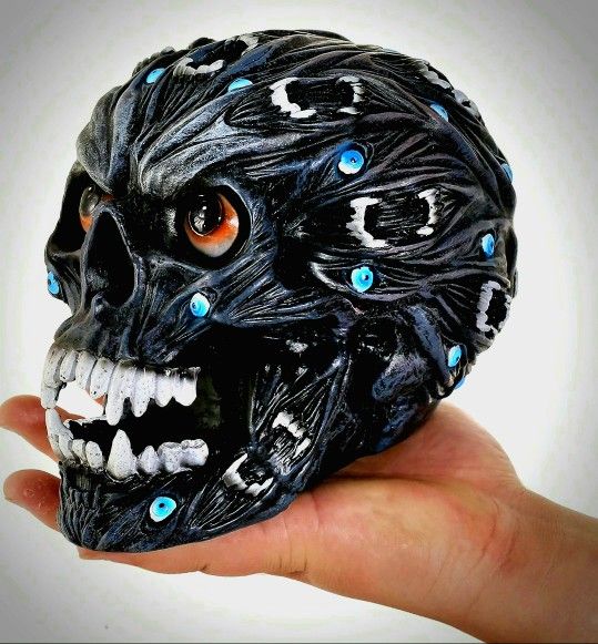 Large Skull Very Nice Quality New In Box