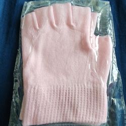 NEW - Moisturizing Gloves