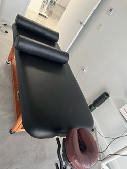 Electric elevation massage table