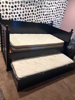 Twin daybed with trundle, includes mattresses