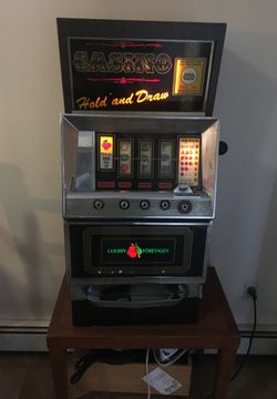 1982 working slot machine takes quarters