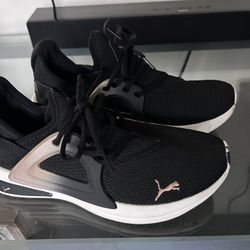 women’s puma sneakers 