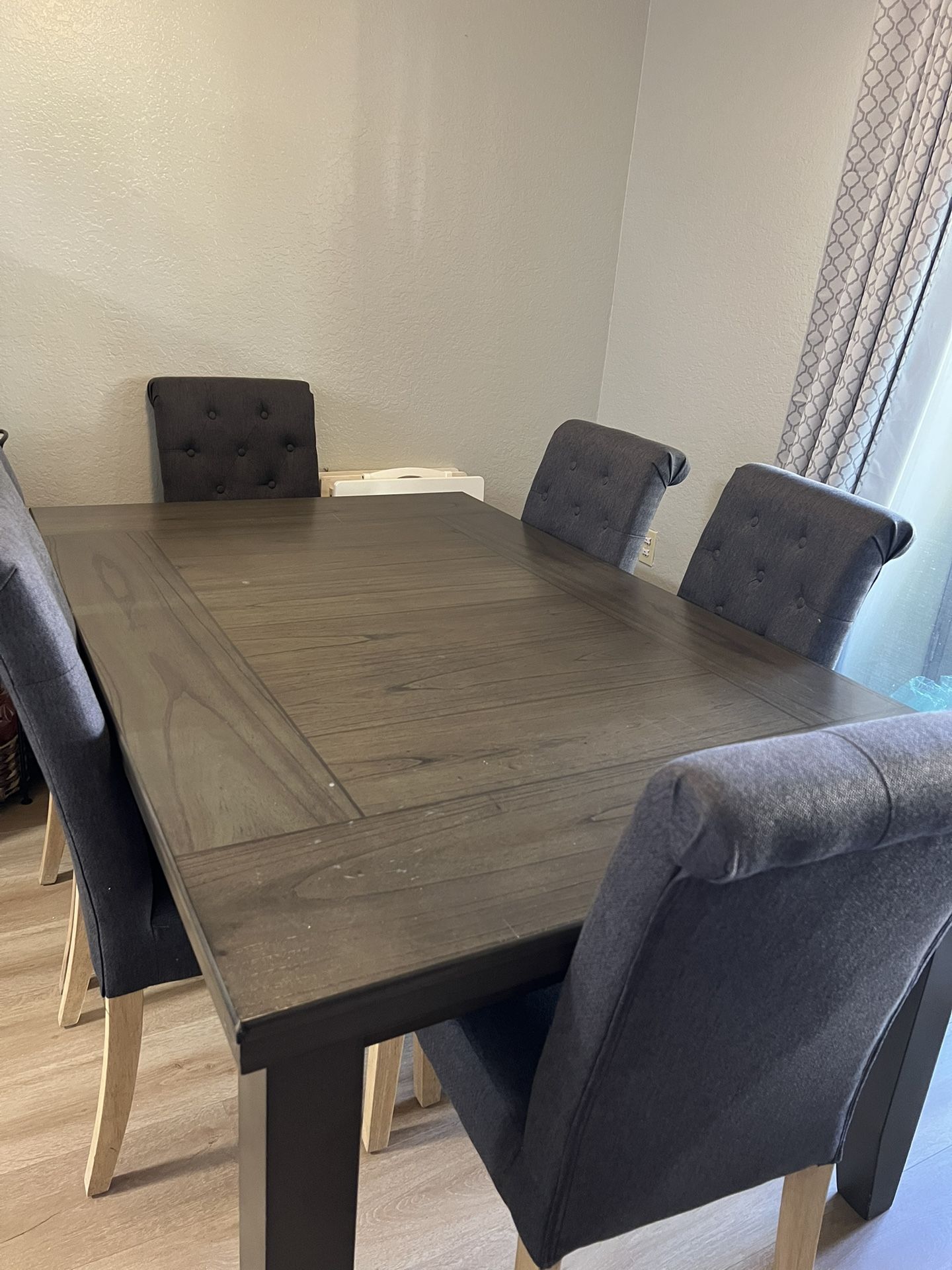 Dining Table with 6 Chairs 