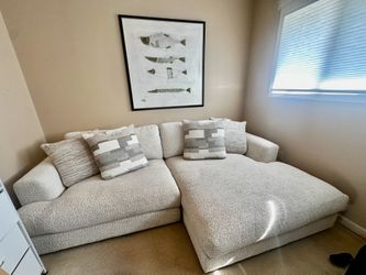 Cream/off-white sectional with extra-wide, right-facing chaise - LIKE NEW CONDITION