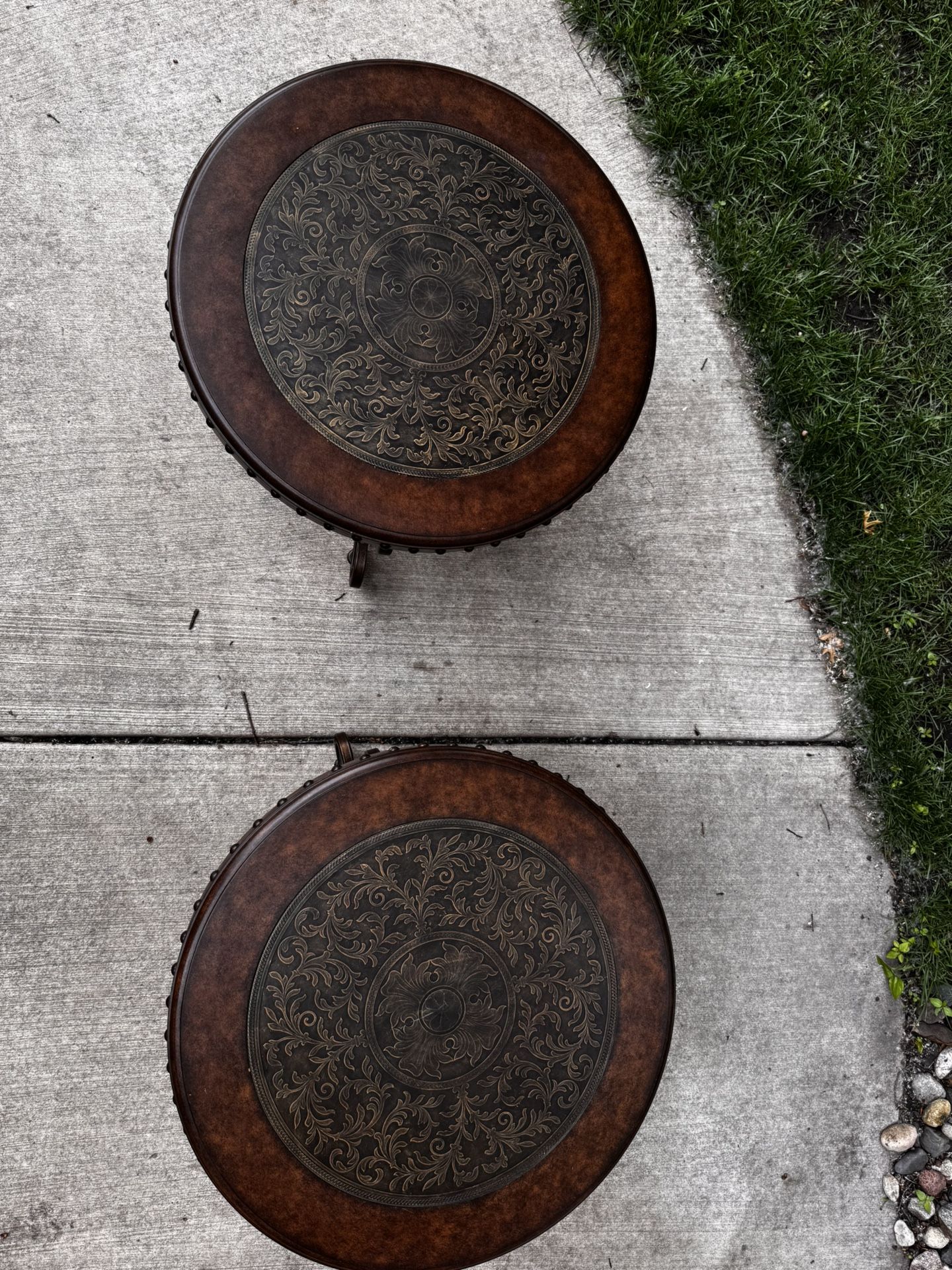 2 Side Tables