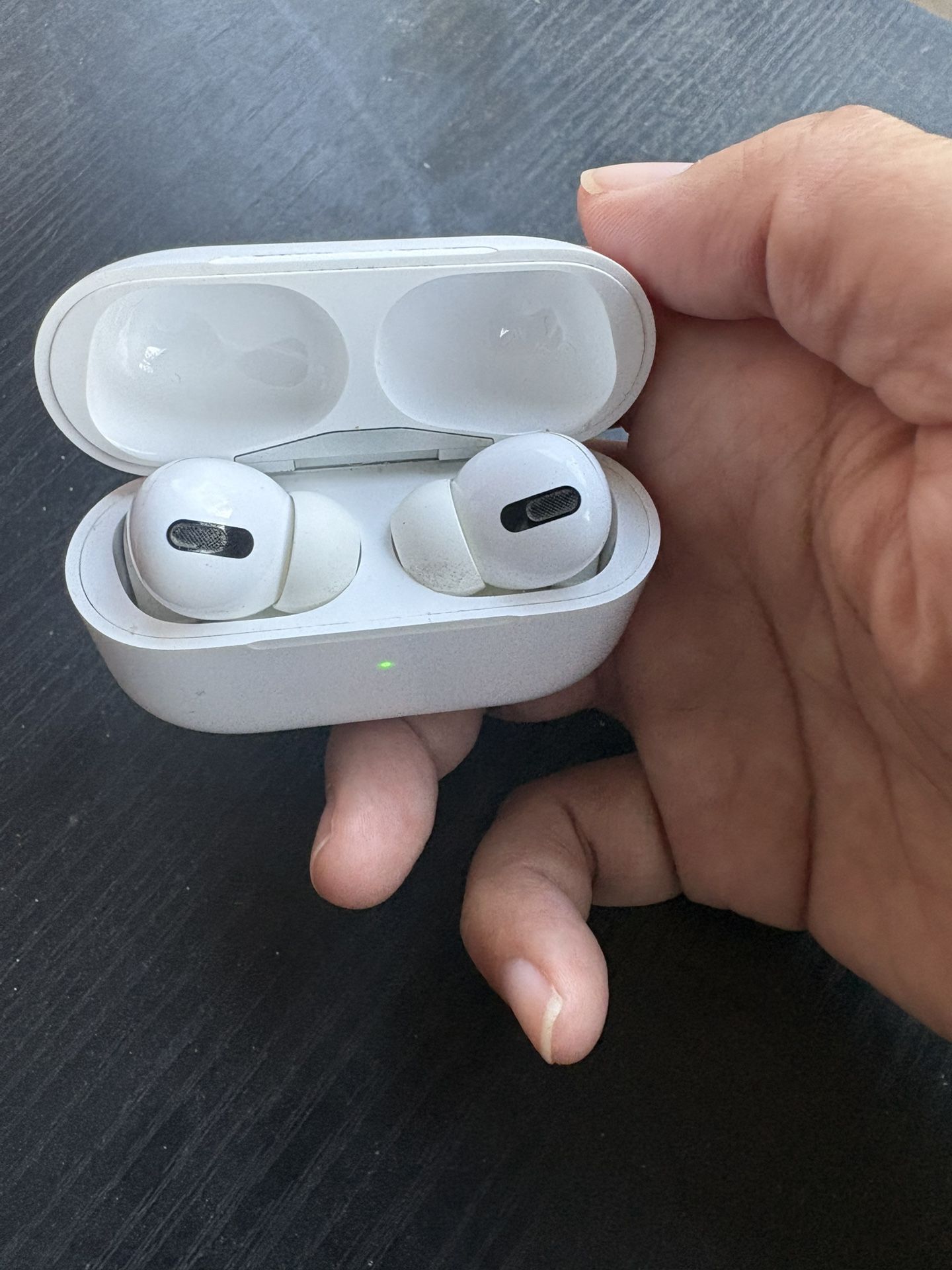 Apple AirPods Pro (1st Gen) – Excellent Condition – OG Case & Small Eartips