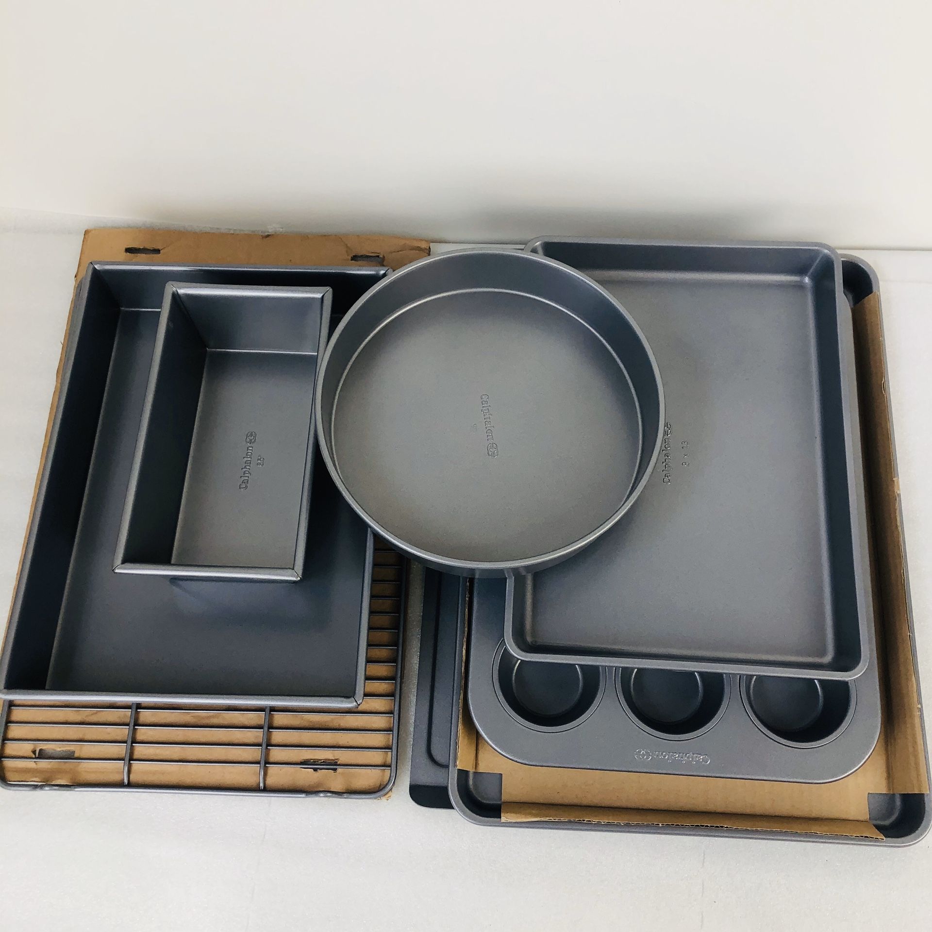 Calphalon 8 piece nonstick Kitchen bakeware Set Never Used