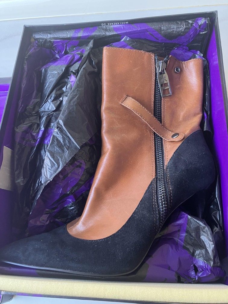 Donald Pliner Black Heel Boots Size 9.5