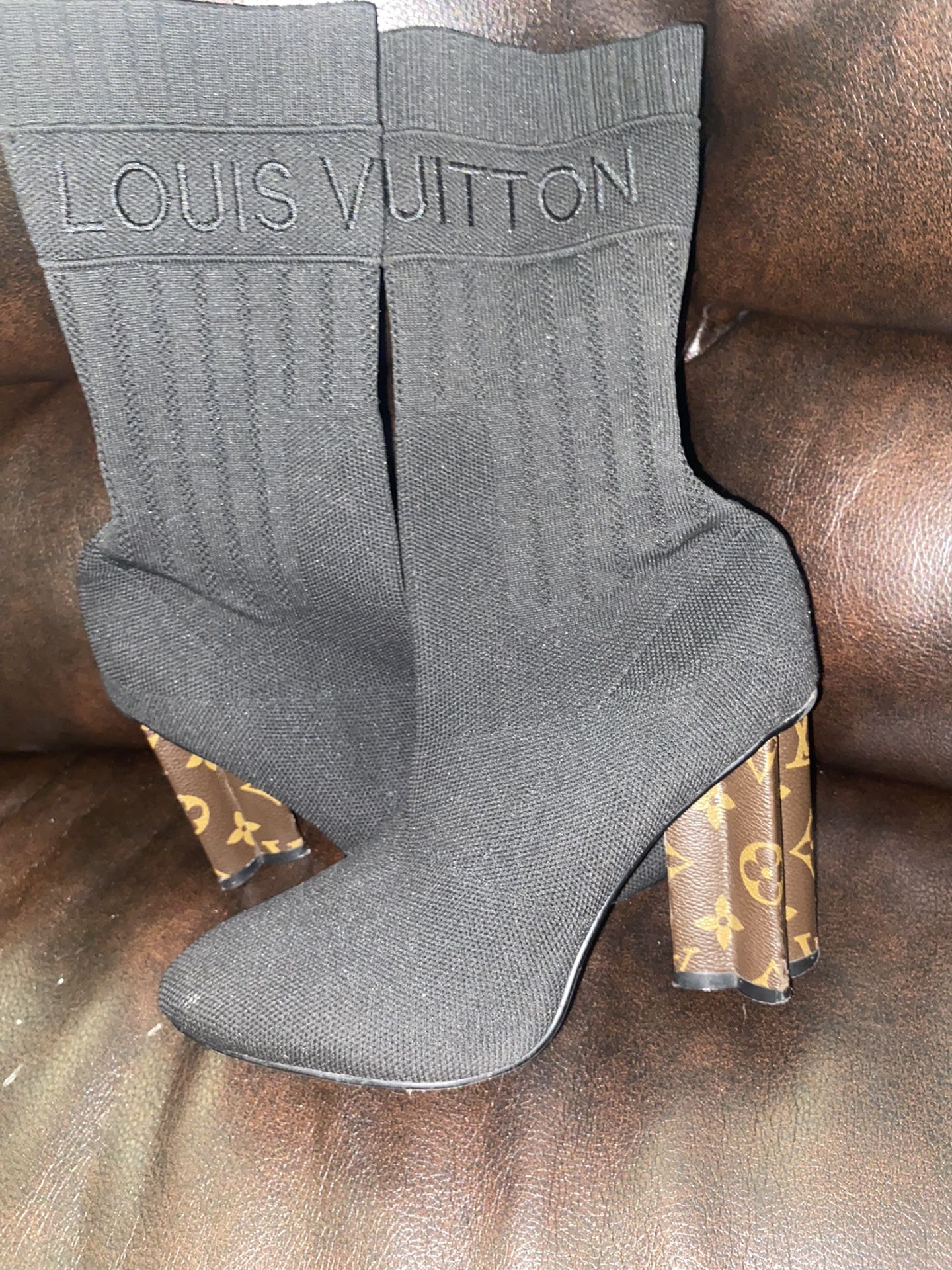 Size 39 Louis Vuitton Silhouette Boots (black) for Sale in Houston