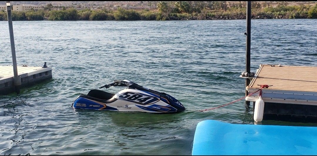 2004 SXR 800 Jet ski 