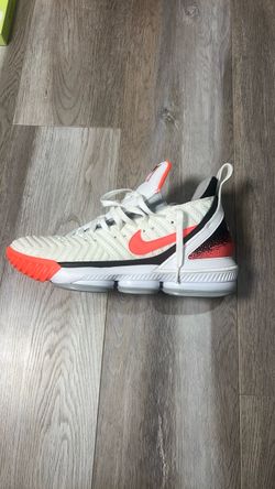 Nike LeBron 16.