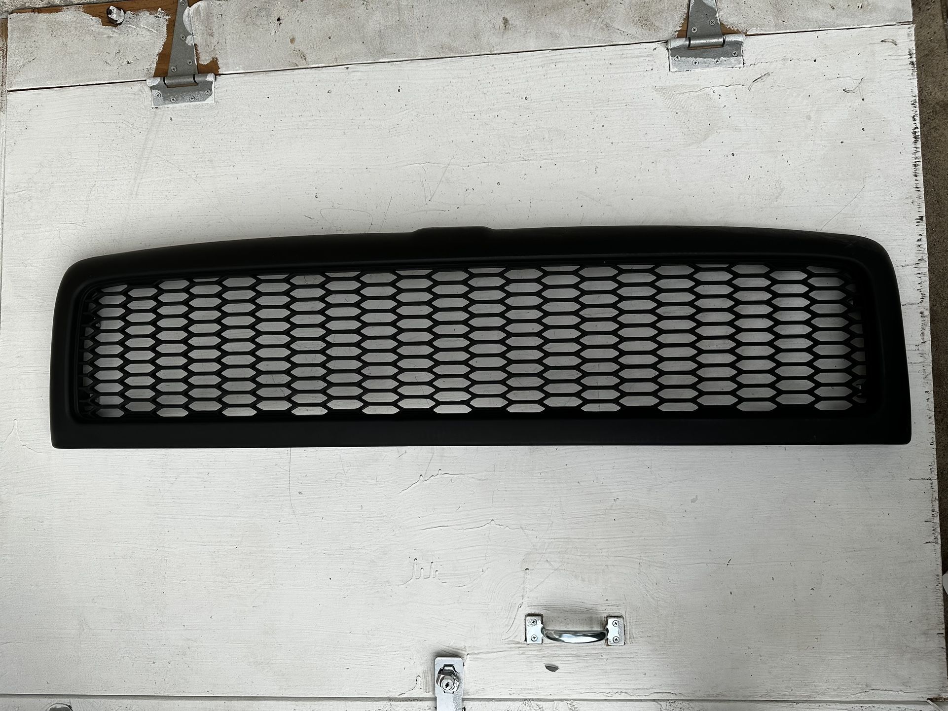 Dodge Ram 1500/2500/3500 grill year 94/01