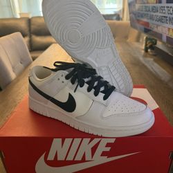 Nike Dunk Reverse Panda
