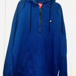 NICE NIKE SWEATER  (XL)  ONLY $25