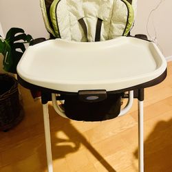 Graco Foldable High Chair – Clean, Compact, Great Condition