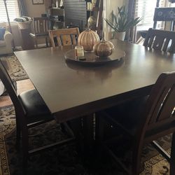 Beautiful Pub Style Table With  6 Chairs And Lazy Susan 