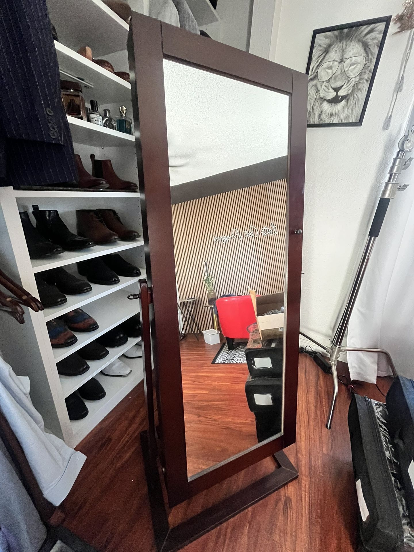 Jewelry mirror