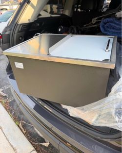 VEVOR ICE BIN $200 - NEW, NEVER USED - COSTA MESA, CA