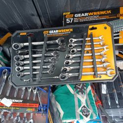 Gearwrench . . Sku # 85142 . . 14 PC. 72 Tooth 12 Point Reversible Ratcheting Combo Sae/Metric Wrench Set