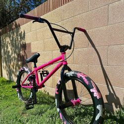 🔥 Hot Pink 🔥 Army Wheeled, BMX Bike – Great Condition, New Out of Package! 