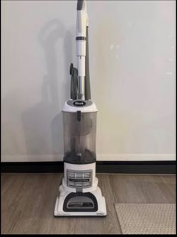 LIKE NEW Shark Navigator Lift-Away Upright Vacuum + Attachments