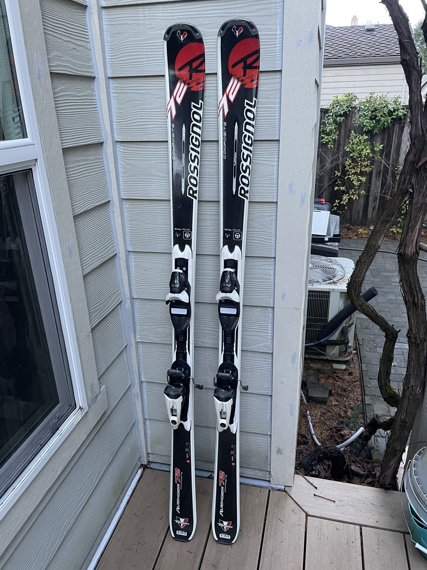 Rossignol Avenger 72 165cm Skis With Rossignol Axium 10 Bindings