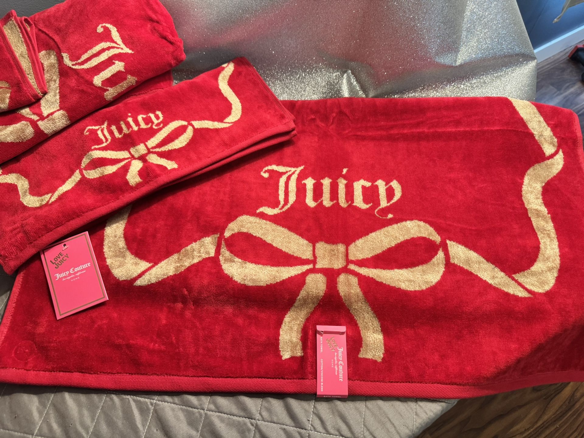 NWT Juicy Couture Towel Set