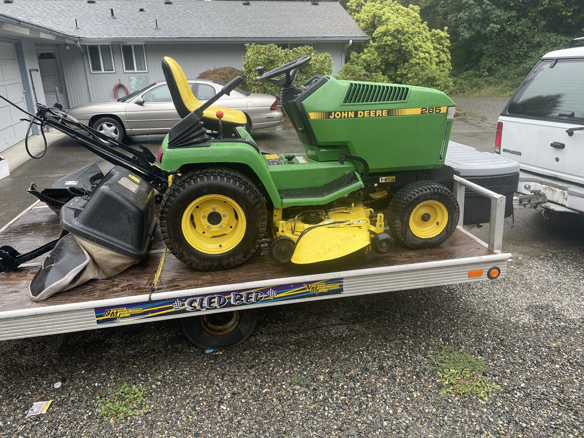 John Deere Garden Tractor 285 With Attachments