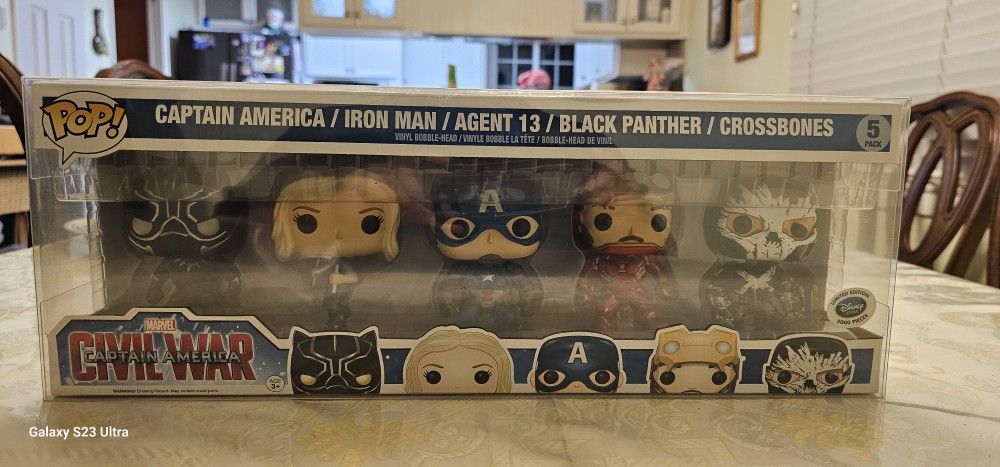 Disney 5000 Piece Marvel Civil War 5 Pack