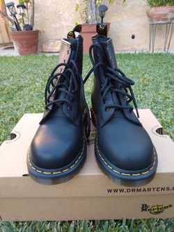 NEW Dr. Martens Black
