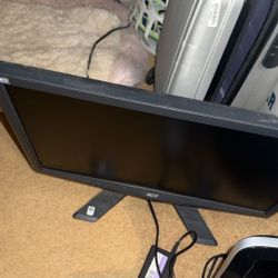 2 All In One Pc, 1 Tv, 1 Monitor (DVI, VGA only)