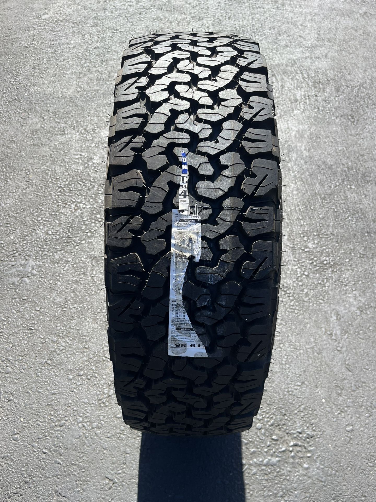 (ONLY 1) 265/70R18 Bfgoodrich All Terrain KO2