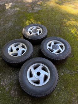 Bridgestone Blizzak DM-V2 Winter Tires + Alloy Wheels | 235/75R15