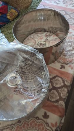 2 Metal lamp shades