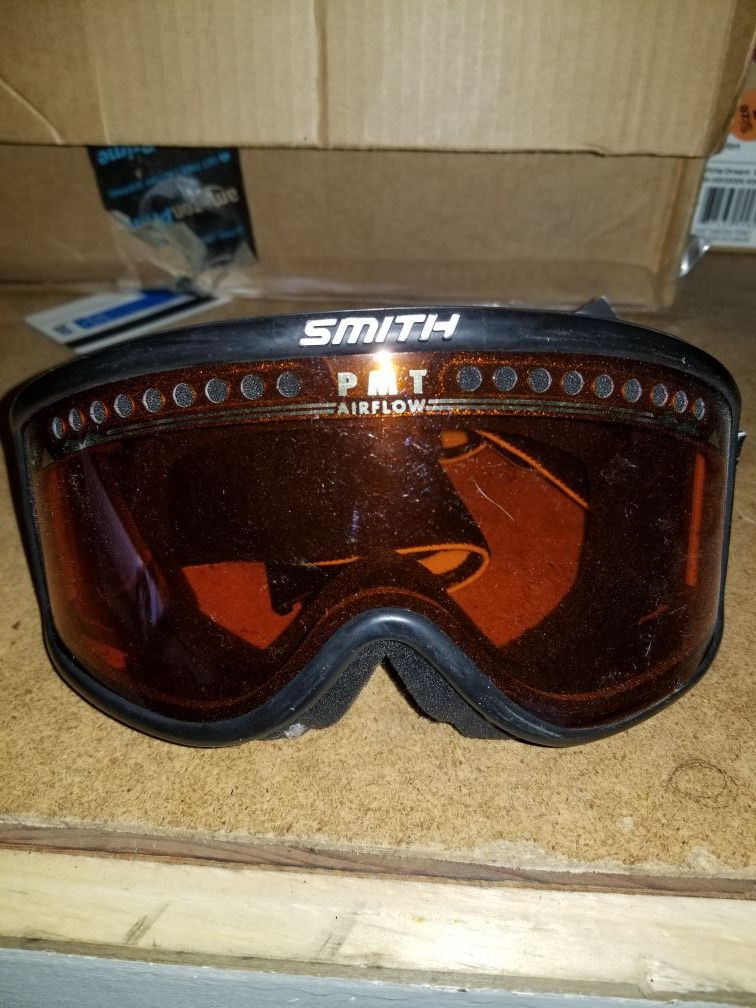 Price drop Smith PMT airflow snow goggles.