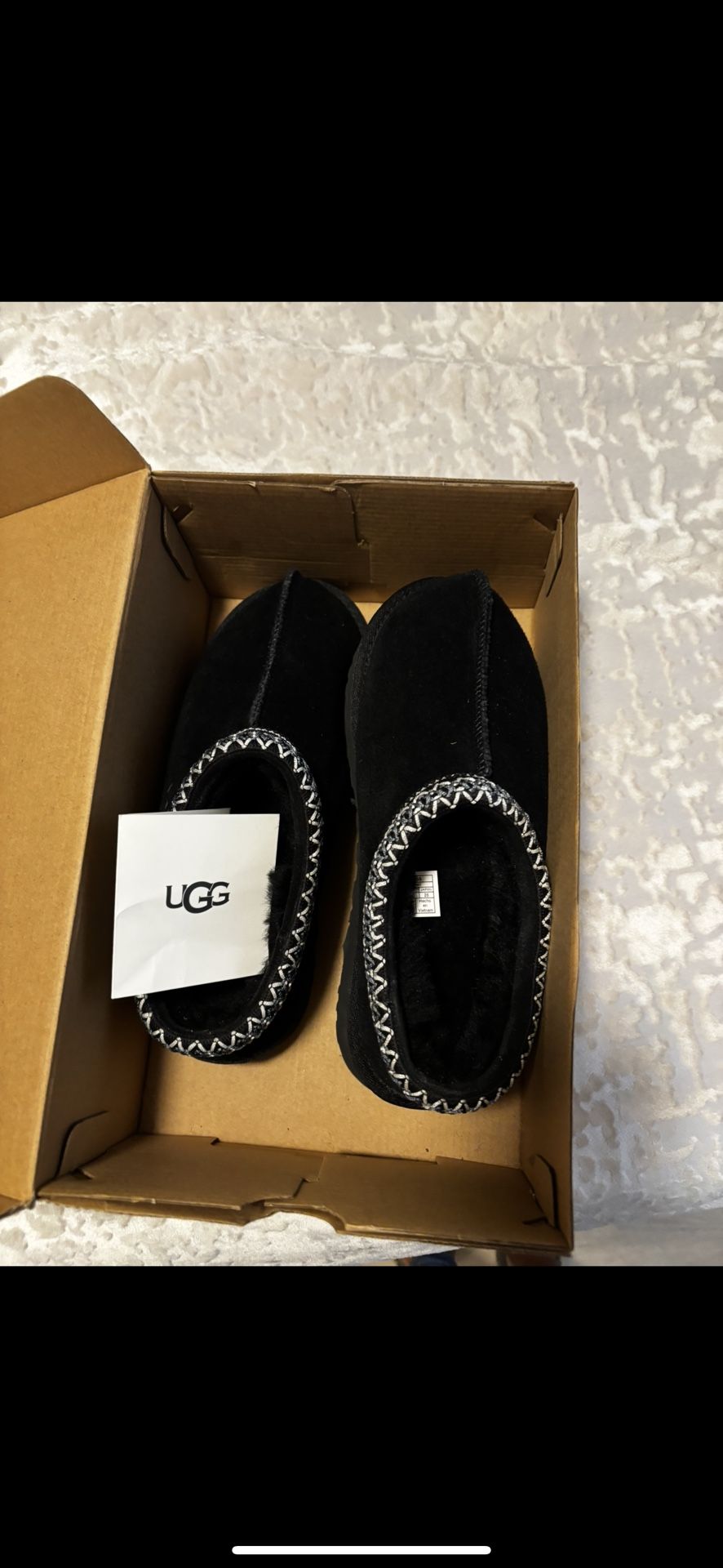 UGG SLIPPERS SIZE 9 WOMEN