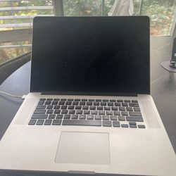 MacBook Pro 15” Retina (Mid 2015) – i7 / 16GB / {256GB SSD} – Good Condition – Original Charger