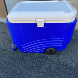 Igloo Polar Roller Ice Chest